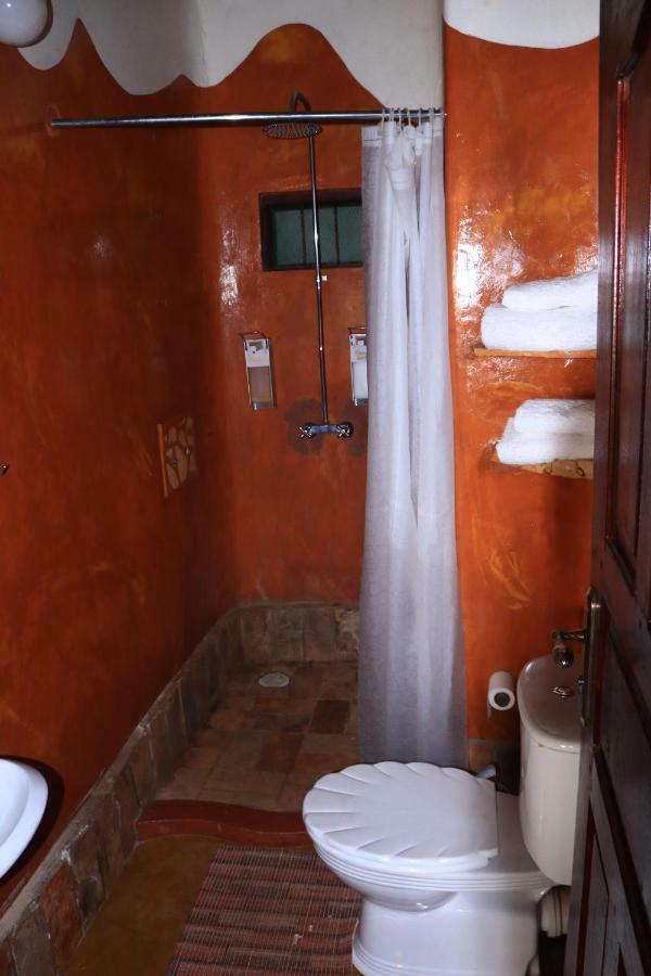 The Haven Hotel Jinja Esterno foto